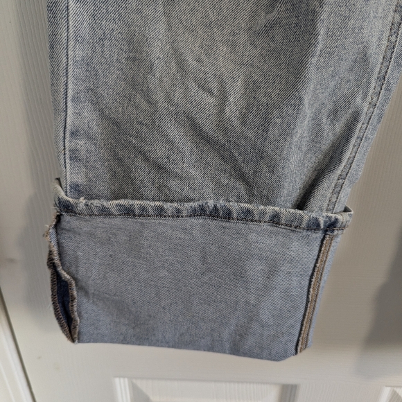 And now this cuffed distressed jeans - Picture 3 of 7